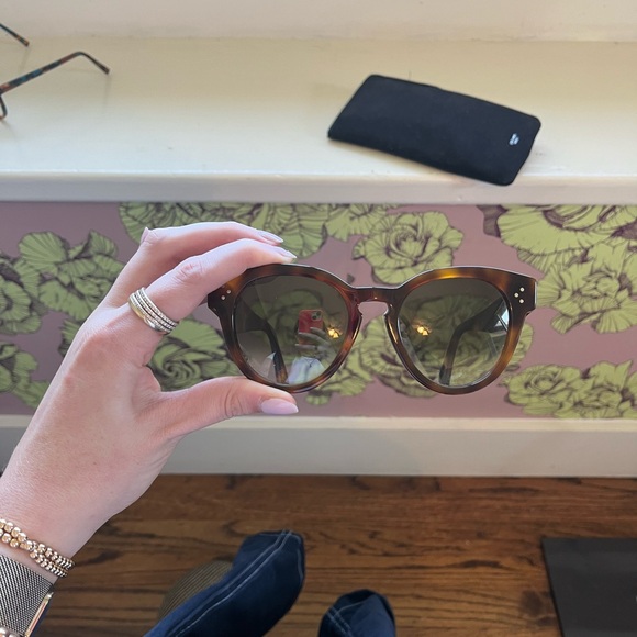 Celine Round tortoise gradient sunglasses with gold hardware - Picture 6 of 13